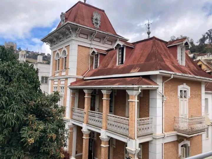 לינה וארוחת בוקר אנטננריבו Le Manoir מראה חיצוני תמונה