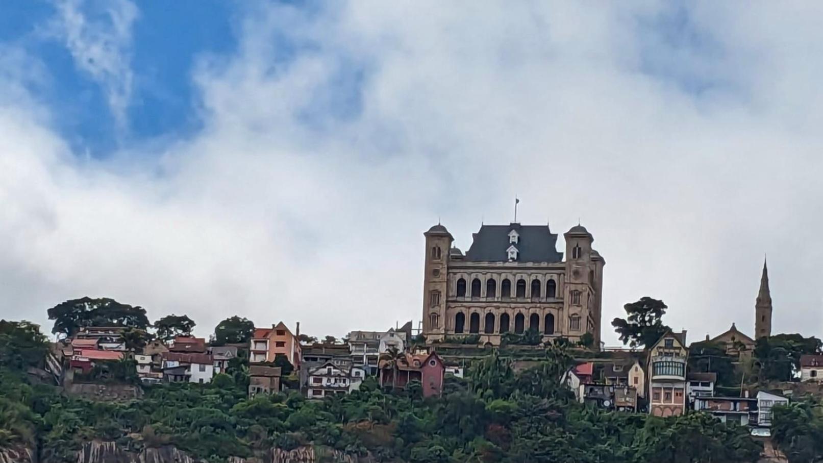 לינה וארוחת בוקר אנטננריבו Le Manoir מראה חיצוני תמונה